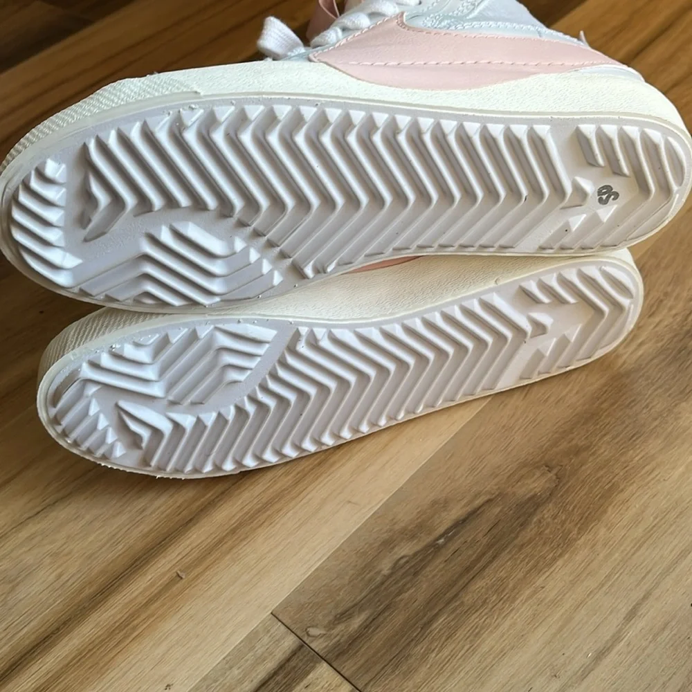 Nike Leather‎ High Top Pink And White NWOT Women’s US 8.5 UK 6